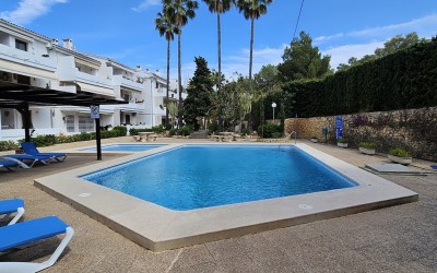 Soleado apartamento, planta baja con terraza en Altea